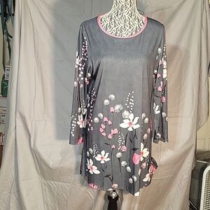 Floral Gray & Pink Long-Sleeve Tunic Top‎